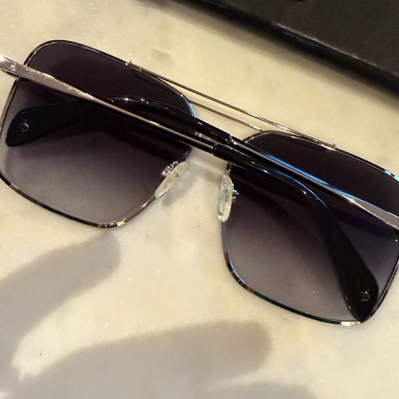 Rag and bone aviator sunglasses. - Picture 2 of 5